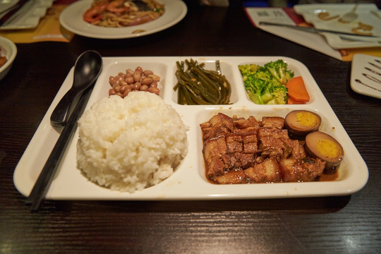 卤肉饭快餐