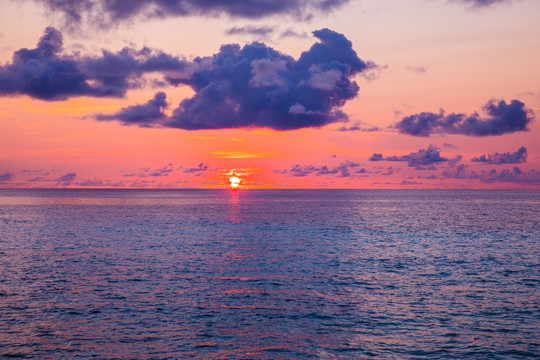 大海日落 夕阳红