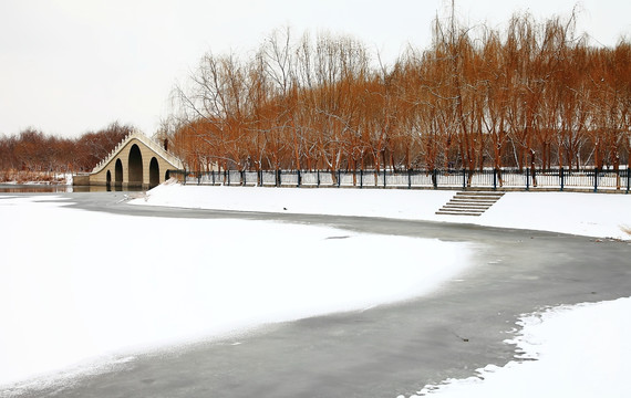 昆湖雪景