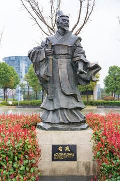 越王勾践塑像