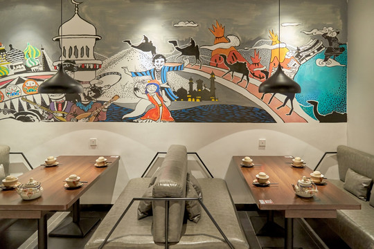 新疆风格餐厅餐桌装饰异域风格