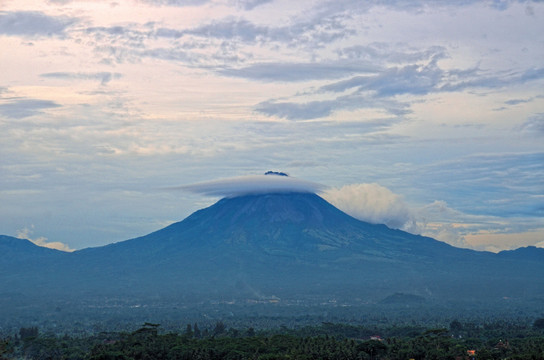 默拉皮火山