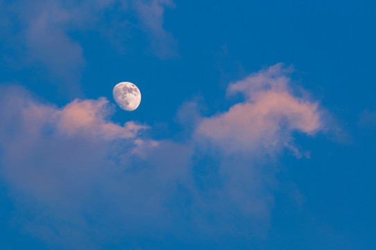 蓝天月亮天空云彩