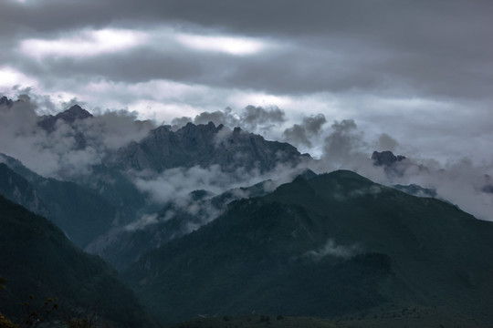 高山 流云