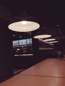 KFC餐厅吊灯 餐桌 