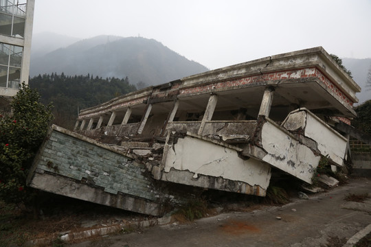 汶川大地震漩口中学垮塌学校建筑