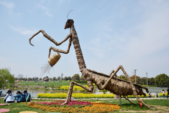 螳螂造型雕塑