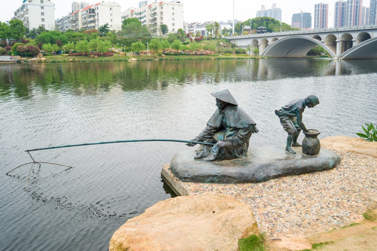 钓鱼翁雕塑