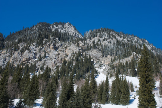 天山雪景