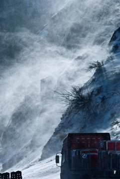 风雪天山路