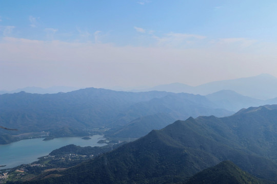 远山 天山 天池 杉树 云雾