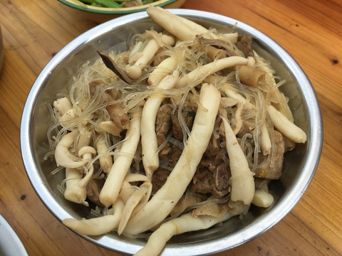 粉丝蘑菇炒肉