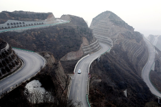 盘山路 公路 曲折 十八弯 山