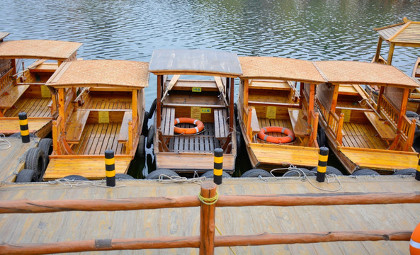游览木船