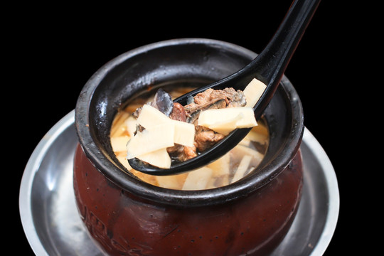 椰子煨竹丝鸡 瓦罐汤 煨汤