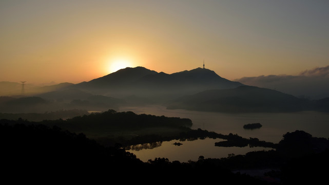 深圳最高峰梧桐山风景jpg高清