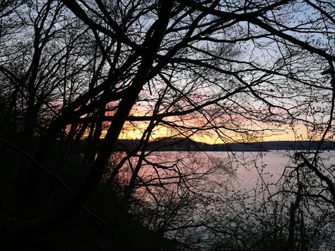 湖畔的早晨