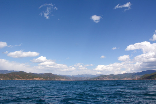 蓝天白云 泸沽湖 自然风景