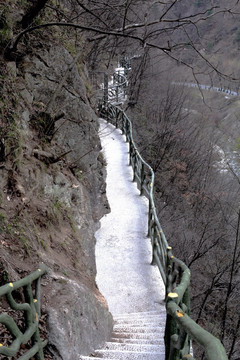 栈道 峡谷 河道 秦楚古道