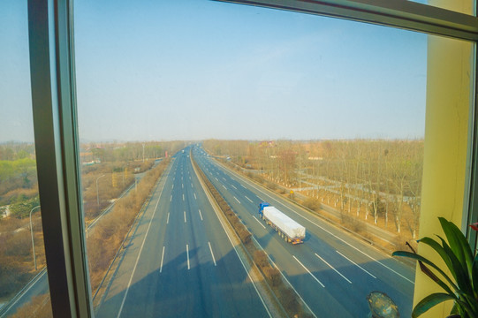 窗外的中国高速公路