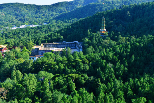 香山琉璃塔