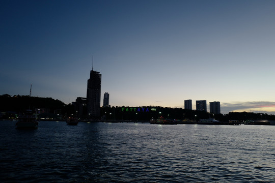 芭提雅 夜景 海边 港口 泰国