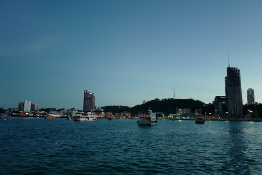 芭提雅 夜景 海边 港口 泰国