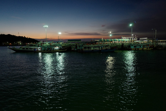 芭提雅 夜景 海边 港口 泰国