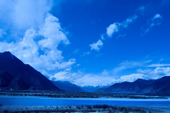 西藏林芝群山