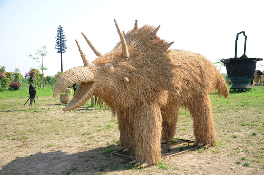 稻草犀牛雕塑
