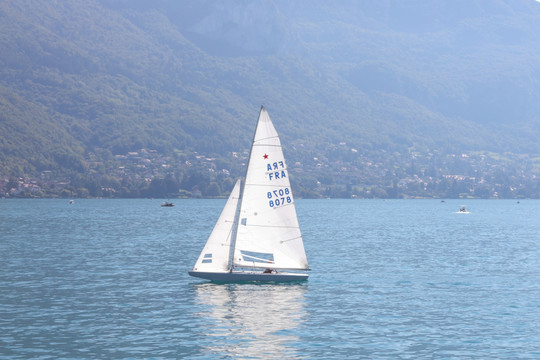 法国安纳西湖 三角帆 帆船