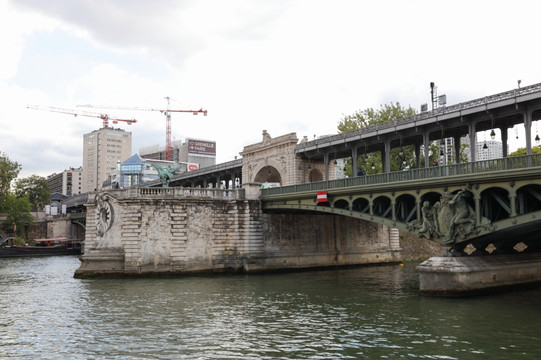 法国桥梁 塞纳河上的桥 古桥