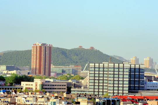 济南英雄山远眺