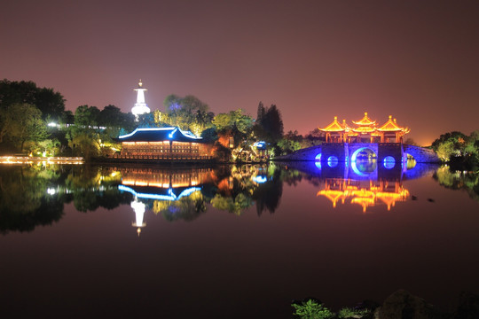 五亭桥夜景