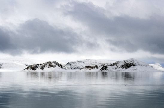 湖泊雪景