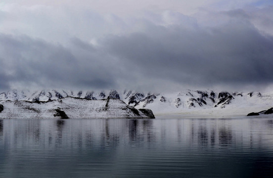 湖泊雪景