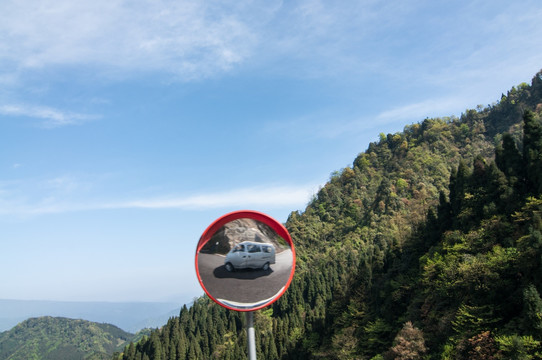 峨眉半山云中花岭