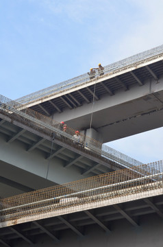 建设中的高架桥