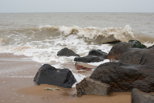 海浪 礁石 沙滩