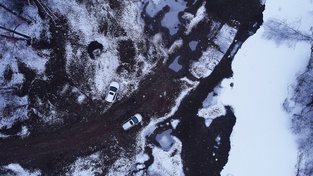 河滩斑驳的白雪 航拍