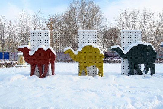 雪后公园 城市雕塑 骆驼