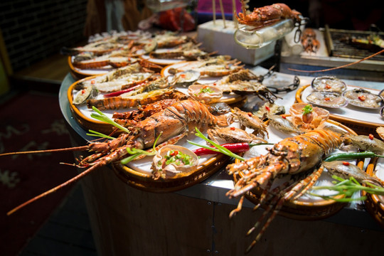 西街烧烤美食烤龙虾海鲜