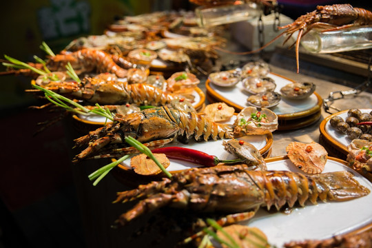 西街烧烤美食烤龙虾海鲜