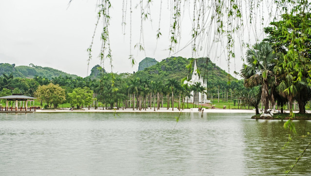 湖畔 教堂 山水