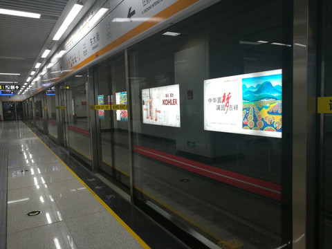郑州地铁灯箱