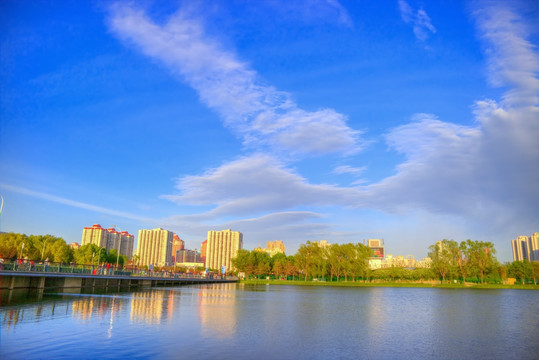 水岸建筑