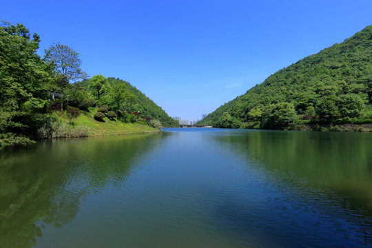 山青水秀