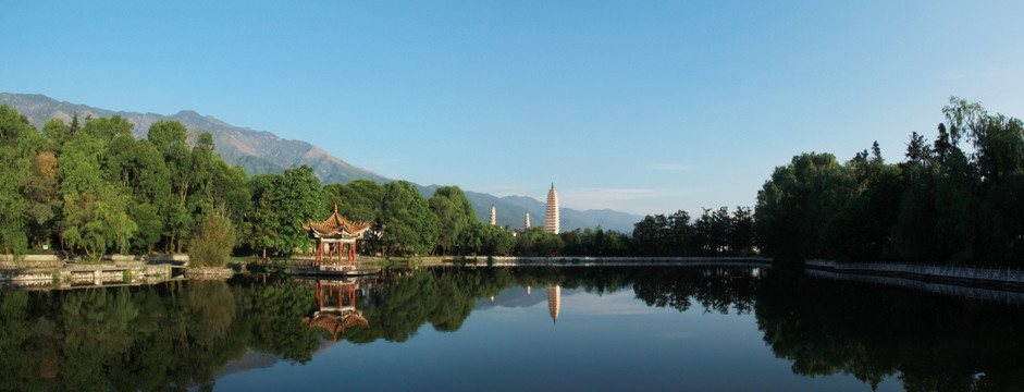 三塔倒影全景