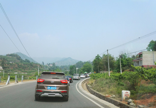 村村通公路 私家车汽车