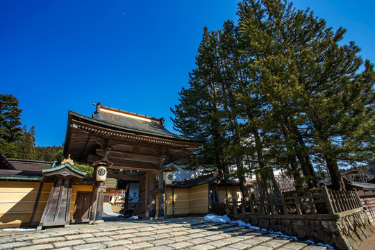 日本高野山无量光院院门